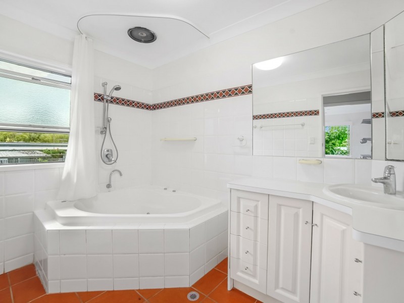 42 Cassia Street, Edge Hill QLD 4870
