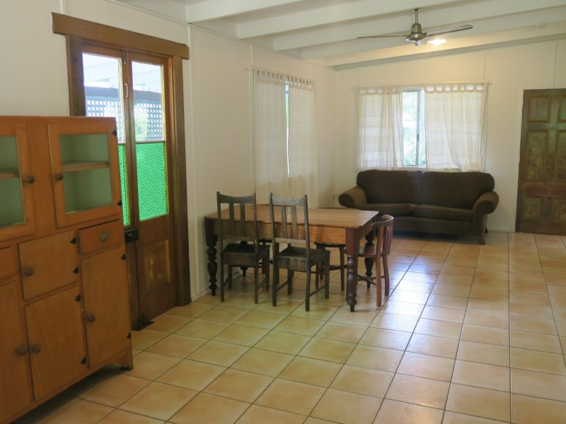 28 Saw Street, Machans Beach QLD 4878