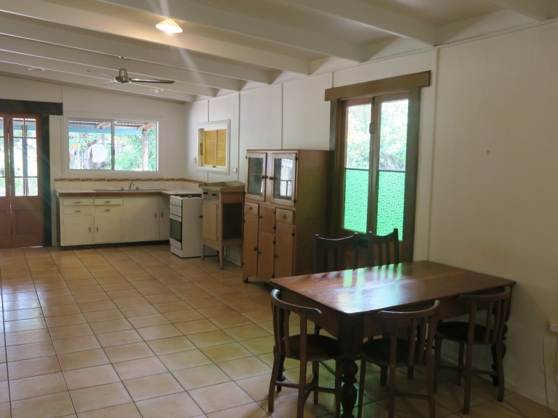 28 Saw Street, Machans Beach QLD 4878