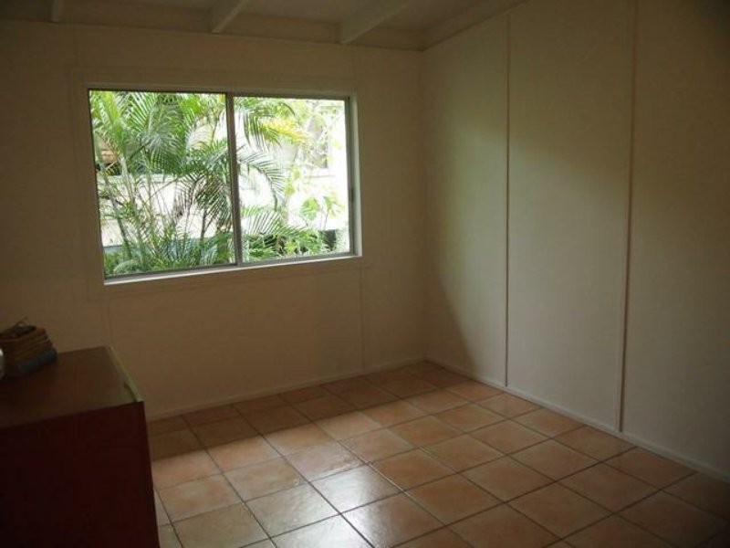 28 Saw Street, Machans Beach QLD 4878