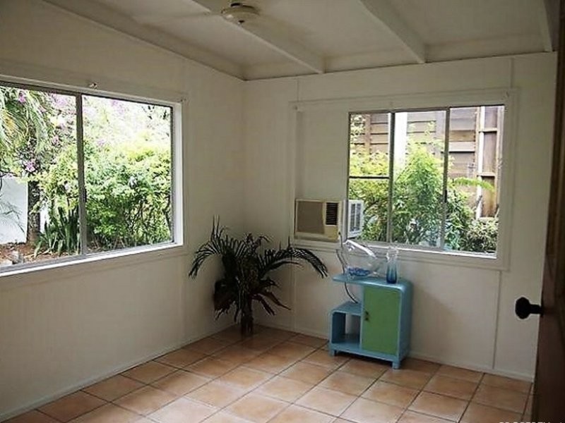 28 Saw Street, Machans Beach QLD 4878