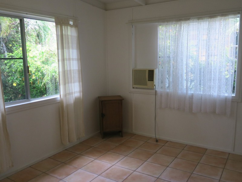 28 Saw Street, Machans Beach QLD 4878