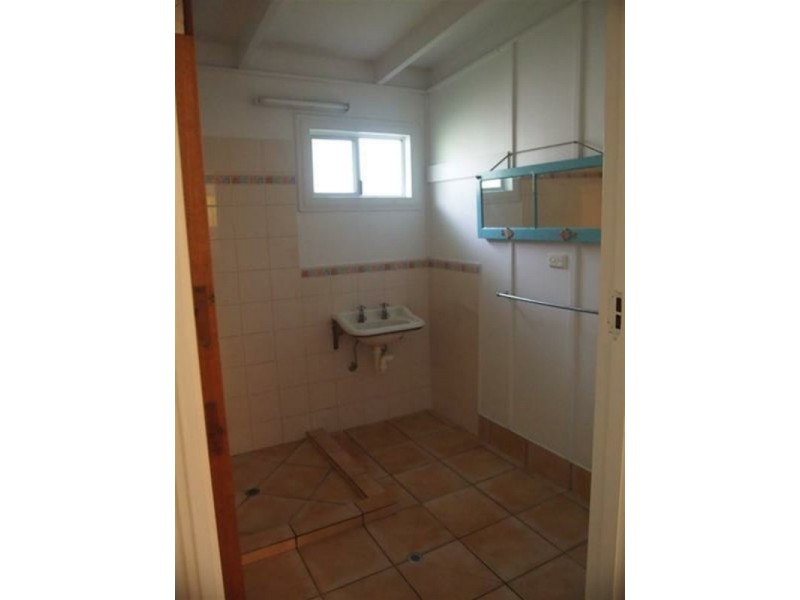 28 Saw Street, Machans Beach QLD 4878