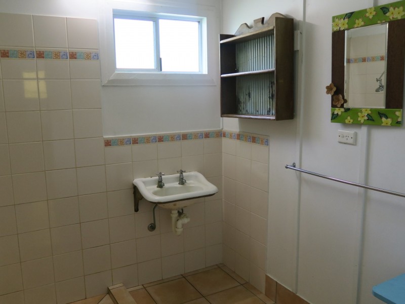 28 Saw Street, Machans Beach QLD 4878