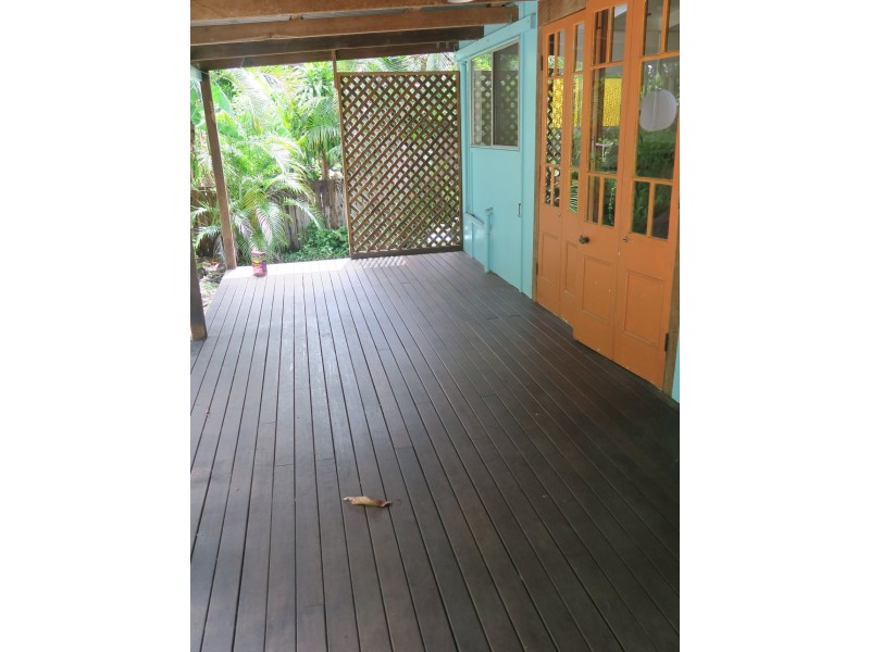 28 Saw Street, Machans Beach QLD 4878