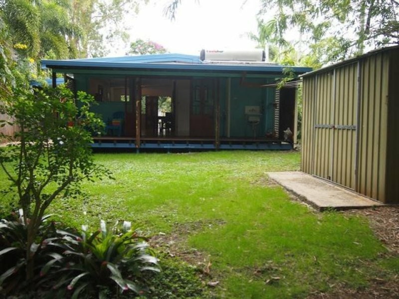 28 Saw Street, Machans Beach QLD 4878