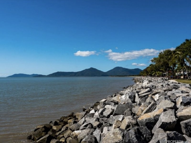 28 Saw Street, Machans Beach QLD 4878