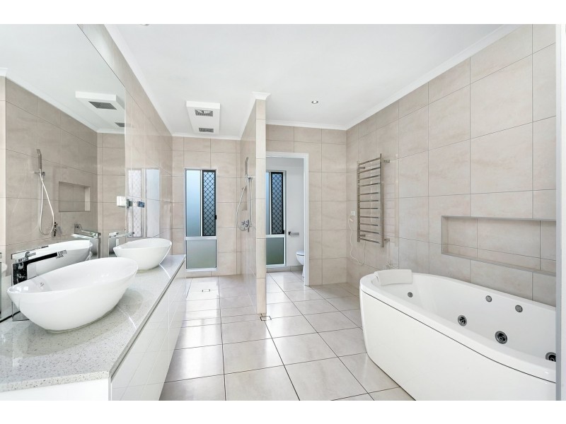 5 Bligh Close, Clifton Beach QLD 4879