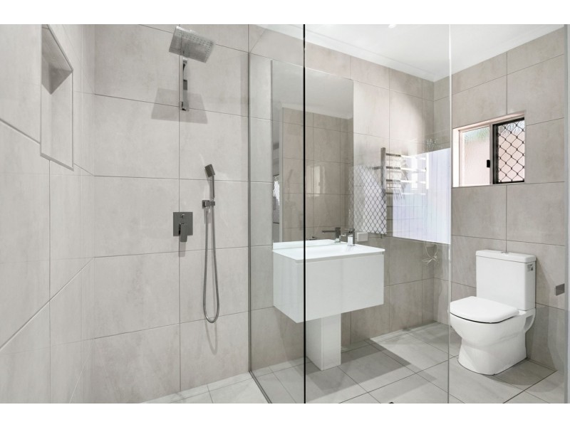 5 Bligh Close, Clifton Beach QLD 4879