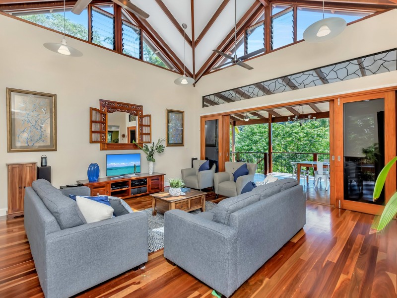 10-12 Cascades Drive, Redlynch QLD 4870