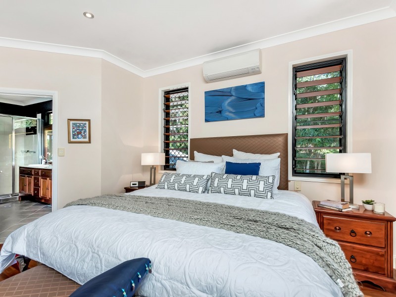 10-12 Cascades Drive, Redlynch QLD 4870