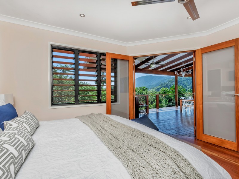 10-12 Cascades Drive, Redlynch QLD 4870