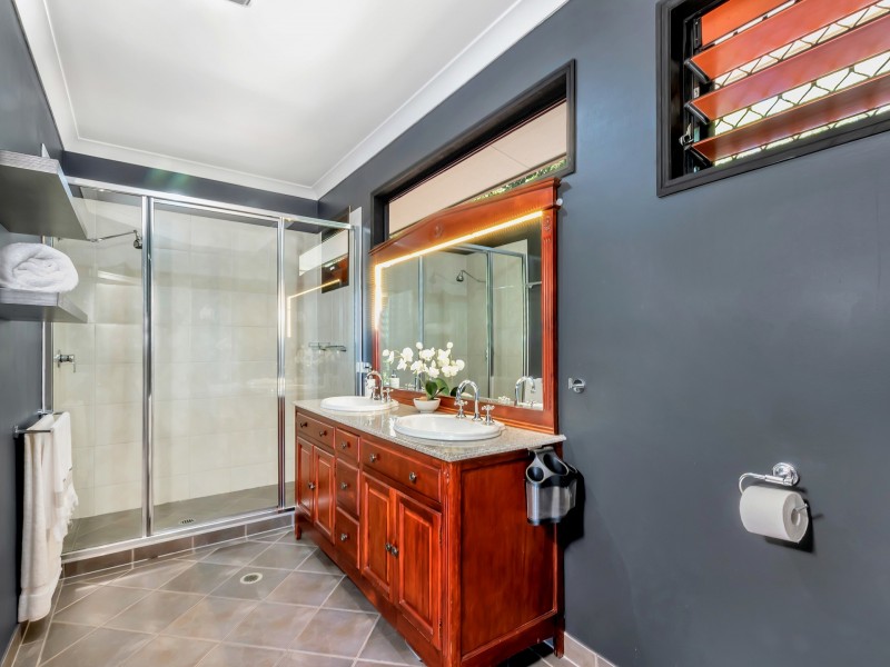 10-12 Cascades Drive, Redlynch QLD 4870