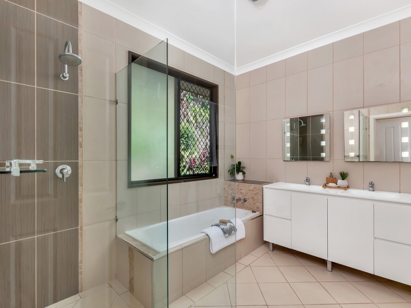 10-12 Cascades Drive, Redlynch QLD 4870