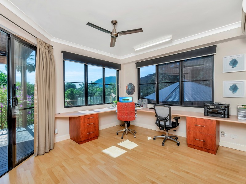 10-12 Cascades Drive, Redlynch QLD 4870