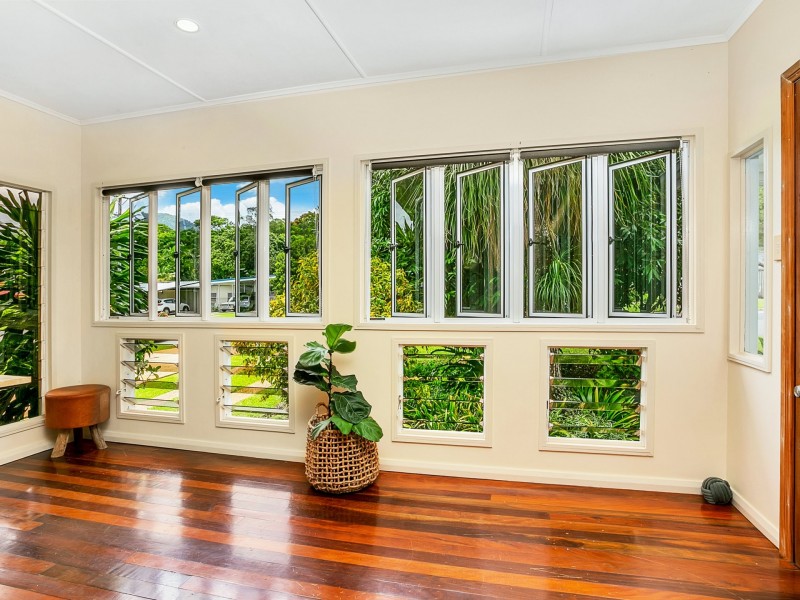 12 Fogarty Street, Whitfield QLD 4870
