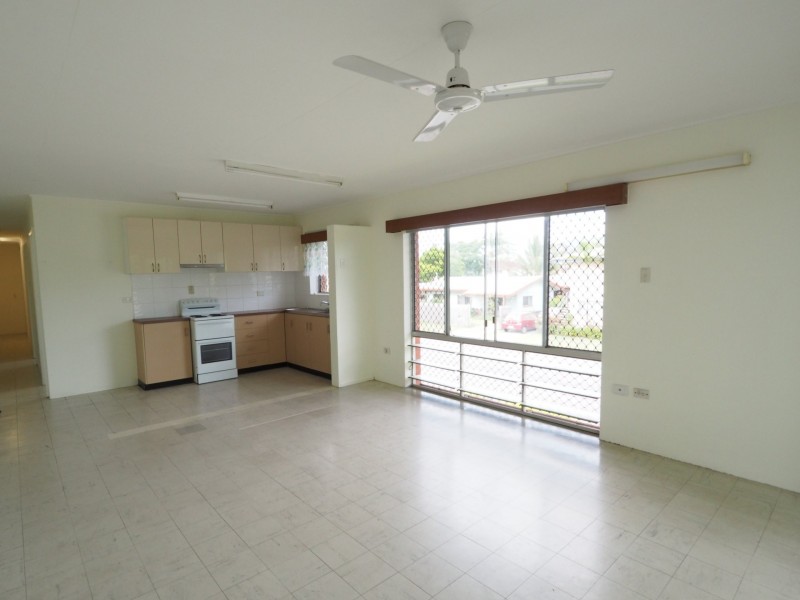 95 Mann Street, Westcourt QLD 4870