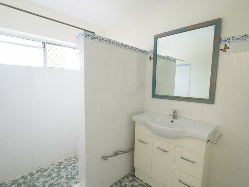 95 Mann Street, Westcourt QLD 4870