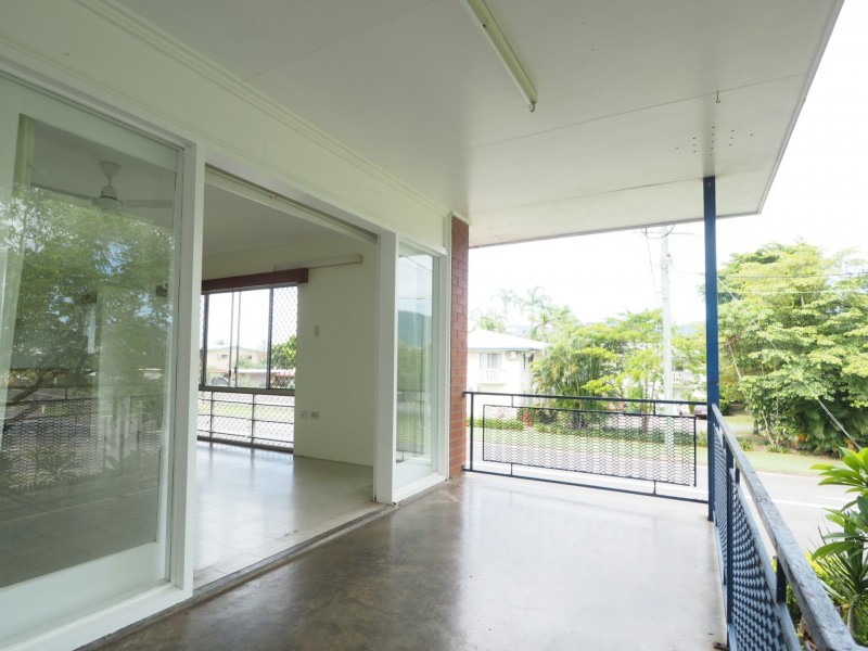 95 Mann Street, Westcourt QLD 4870