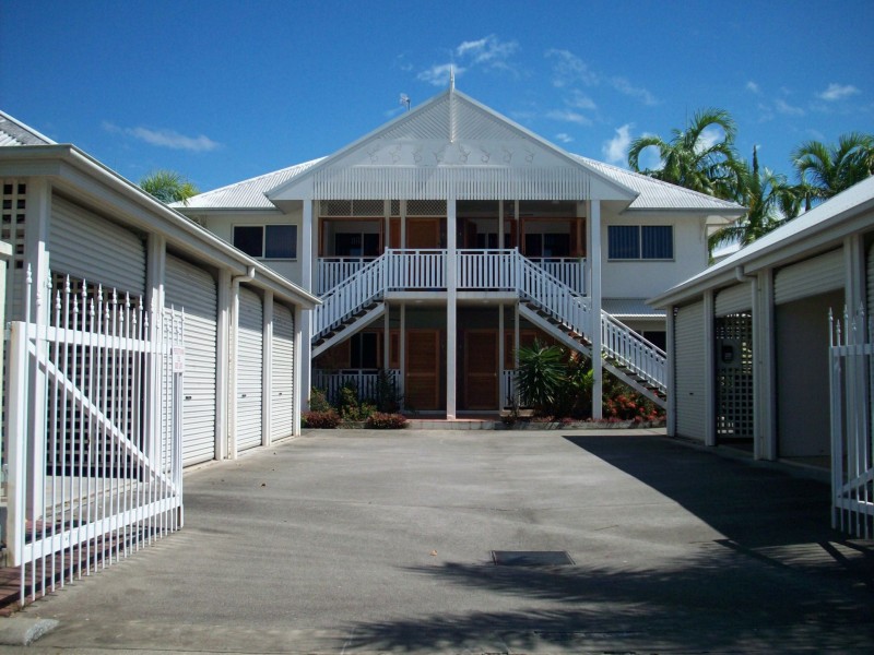 8/5 Lily Street, Cairns North QLD 4870