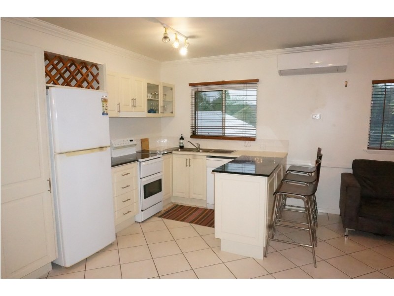 8/5 Lily Street, Cairns North QLD 4870