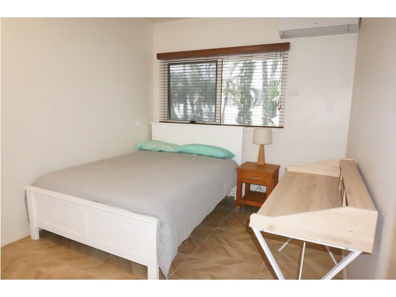 8/5 Lily Street, Cairns North QLD 4870