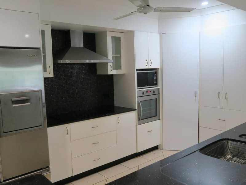 24 Bolton Street, Whitfield QLD 4870