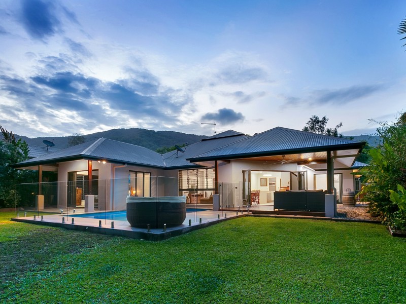 3 Muller Street, Palm Cove QLD 4879