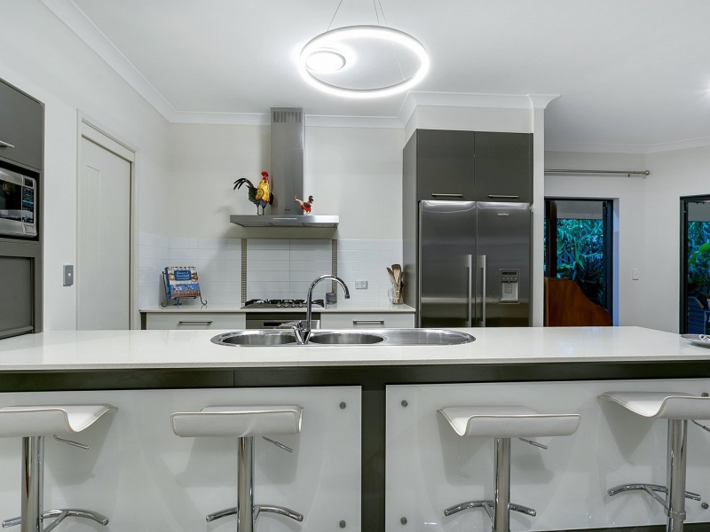 3 Muller Street, Palm Cove QLD 4879