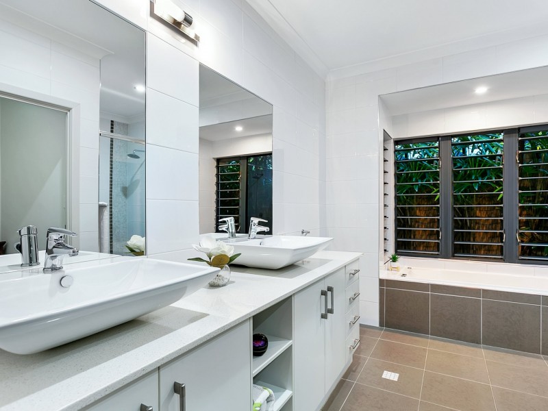 3 Muller Street, Palm Cove QLD 4879