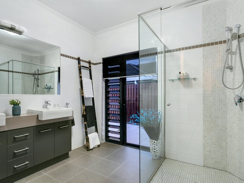 3 Muller Street, Palm Cove QLD 4879
