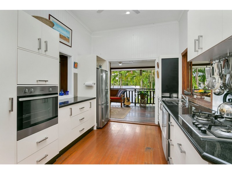 79 Upper Miles Street, Manoora QLD 4870