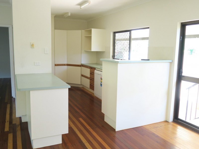 1 Montrose Ave, Edge Hill QLD 4870