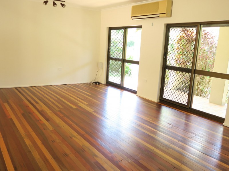 1 Montrose Ave, Edge Hill QLD 4870