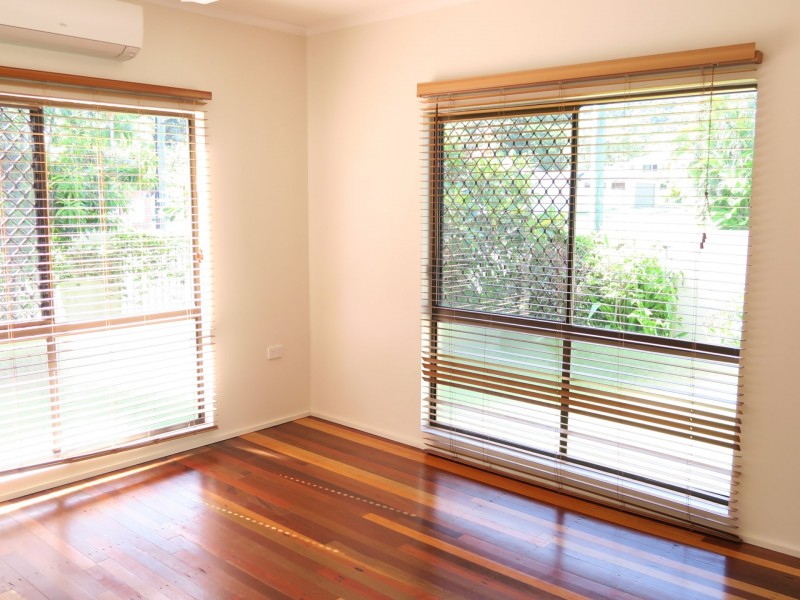 1 Montrose Ave, Edge Hill QLD 4870