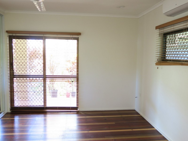 1 Montrose Ave, Edge Hill QLD 4870