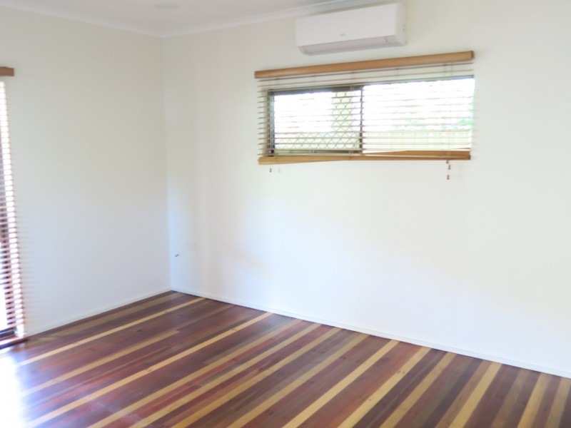 1 Montrose Ave, Edge Hill QLD 4870