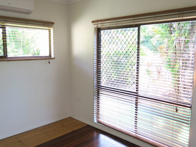 1 Montrose Ave, Edge Hill QLD 4870