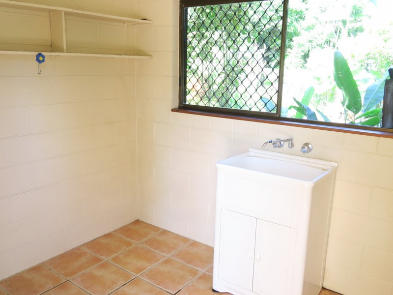 1 Montrose Ave, Edge Hill QLD 4870