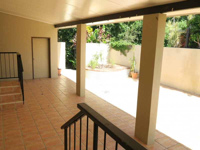 1 Montrose Ave, Edge Hill QLD 4870