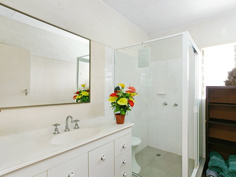 23 Reservoir Road, Manoora QLD 4870