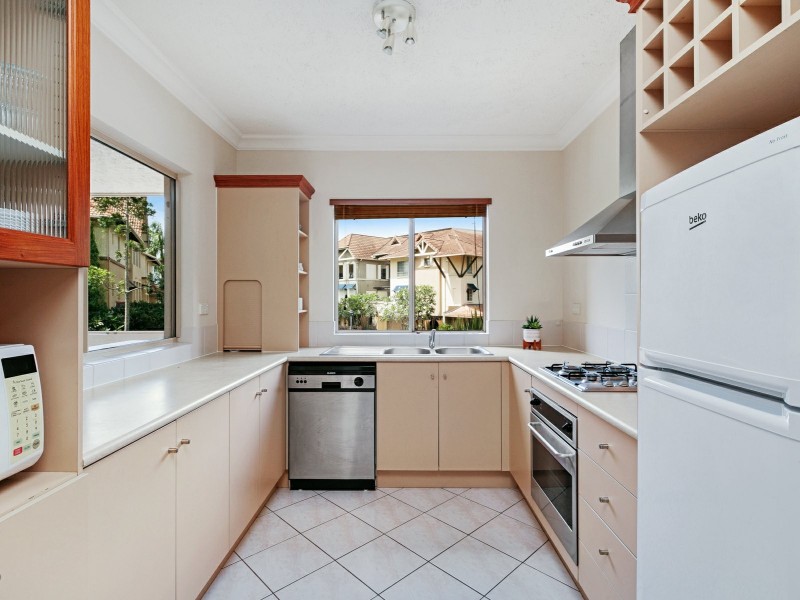 1308/2 Greenslopes Street, Cairns North QLD 4870
