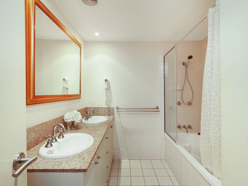 1308/2 Greenslopes Street, Cairns North QLD 4870