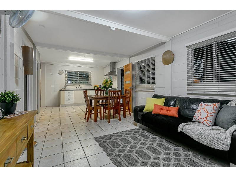 38 Smith Street, Cairns North QLD 4870