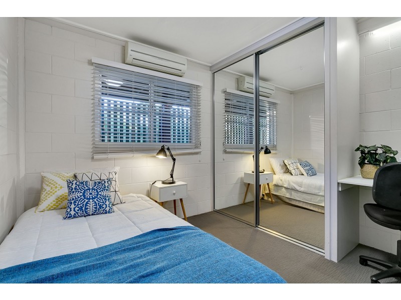 38 Smith Street, Cairns North QLD 4870