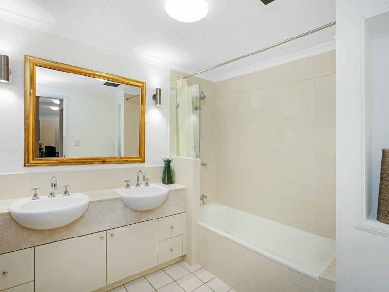 410/2 Greenslopes Street, Cairns North QLD 4870