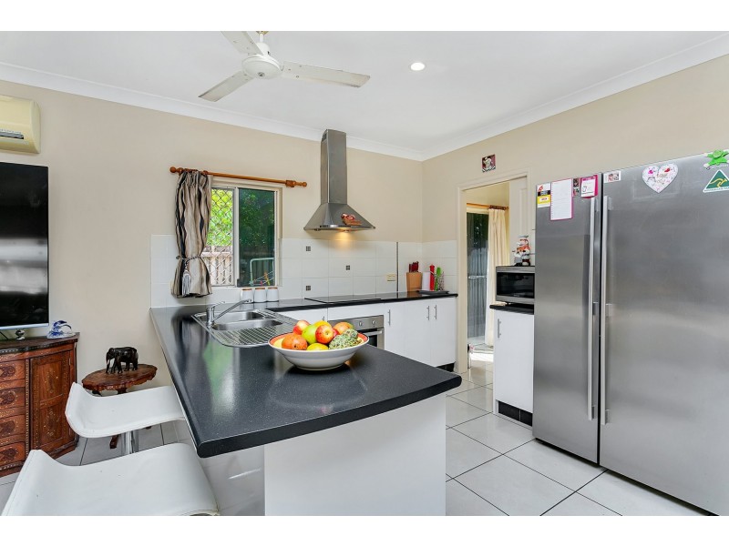31 Tradewinds Close, Redlynch QLD 4870