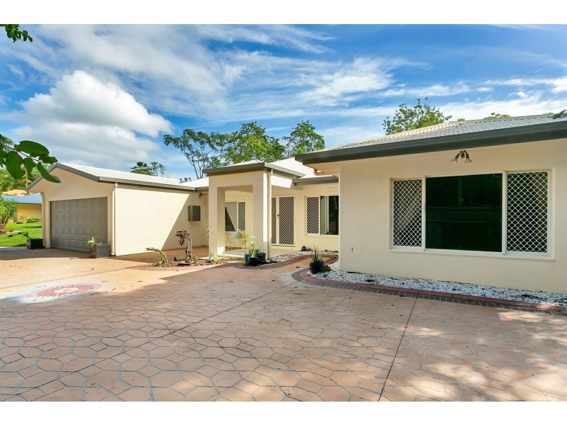 31 Tradewinds Close, Redlynch QLD 4870