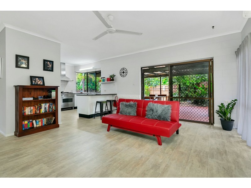 25 Meston Crescent, Brinsmead QLD 4870