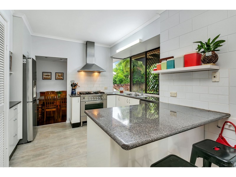 25 Meston Crescent, Brinsmead QLD 4870